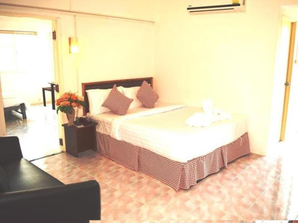 Hotel De Ratt Phuket Patong Exterior photo